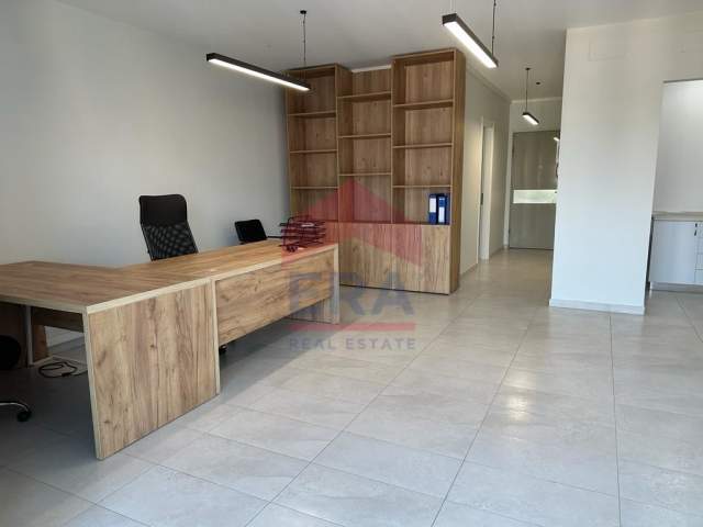 Tirane, jepet me qera zyre 105 m² 1.500 Euro (Stadiumi Qemal Stafa)