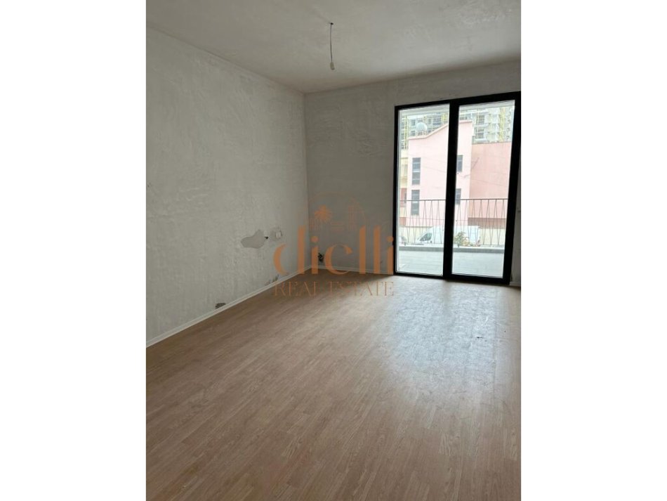 Tirane, shitet apartament 1+1+Ballkon Kati 1, 90 m² 120.000 € (Kompleksi ASL, Rruga Kongresi i Manastirit)