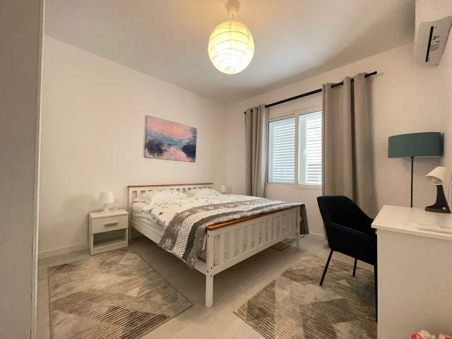 Tirane, jepet me qera apartament 2+1+BLK Kati 3, 80 m² 550 Euro (Kafe Flora)