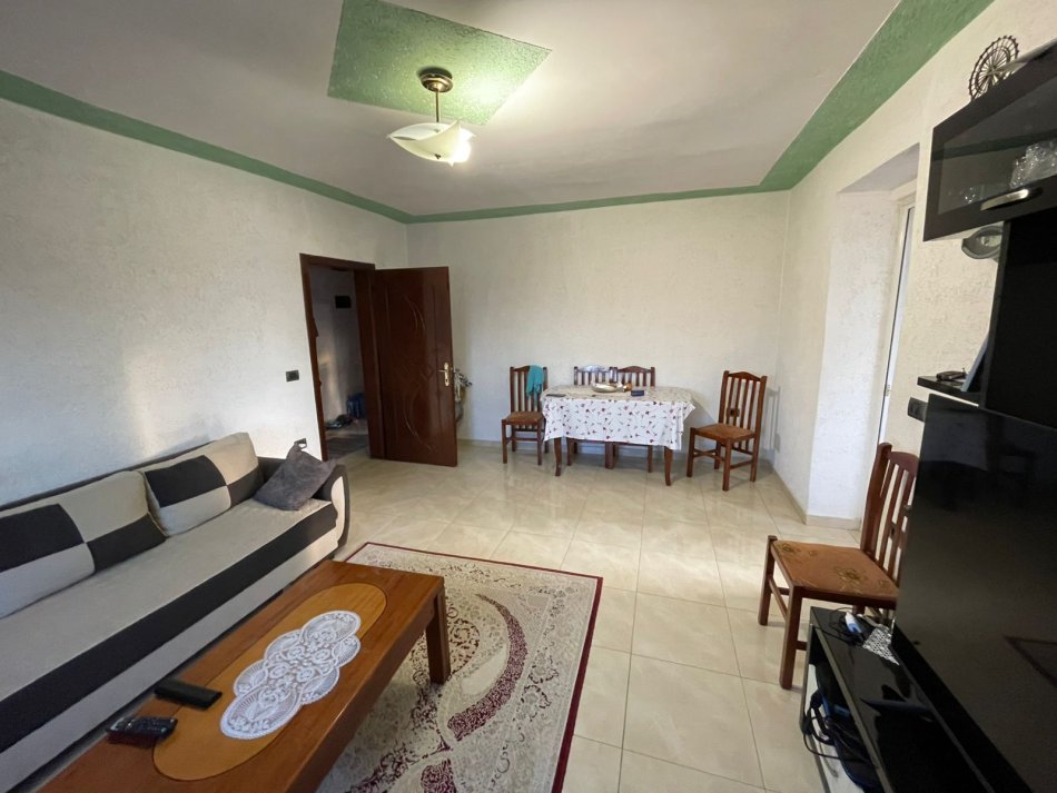 Tirane, shitet apartament 1+1 Kati 3, 54 m² 75.000 € (Allias)