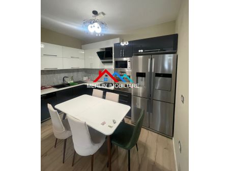 Tirane, jepet me qera apartament 3+1+2, Kati 6, 125 m² 1.000 Euro (Kopshti Botanik)
