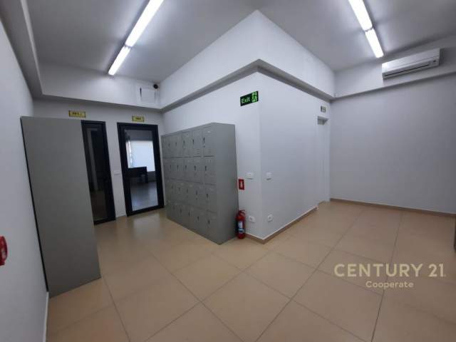 Tirane, jepet me qera ambjent biznesi 7.000 Euro (rruga e dibres)