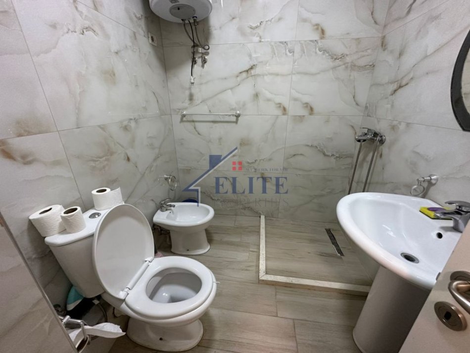 Tirane, jepet me qera apartament 2+1+Ballkon Kati 7, 75 m² 600 € (Don Bosko)