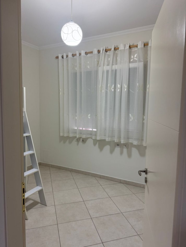 Tirane, jepet me qera apartament 2+1 Kati 2, 110 m² 600 € (kopshti botanik)