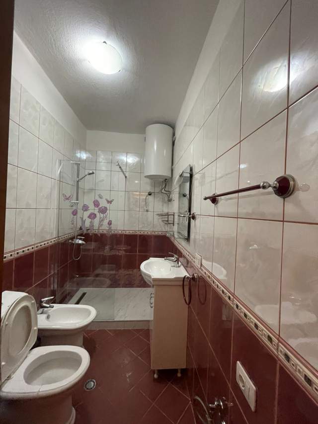 Tirane, jepet me qera apartament 2+1+BLK Kati 4, 92 m² 550 Euro (Rruga Reshit Petrela)