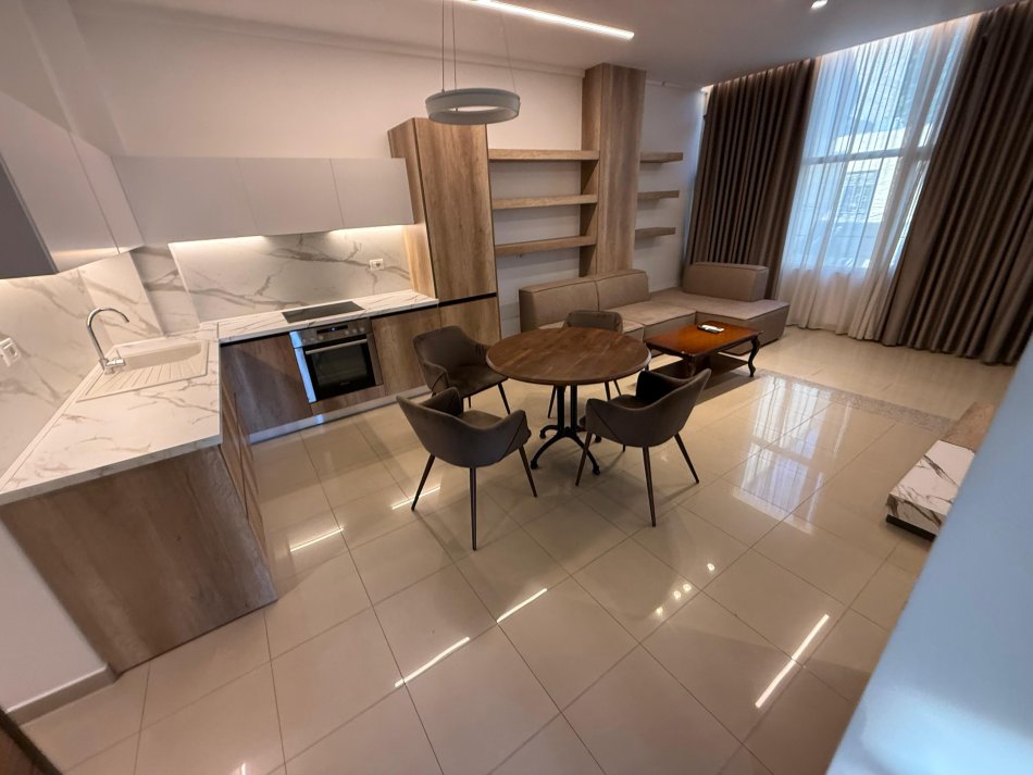 Tirane, jepet me qera apartament 1+1 Kati 1, 60 m² 500 € (rruga ferit xhajko)