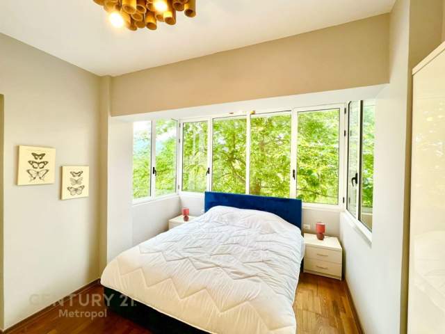 Tirane, jepet me qera apartament 2+1 600 Euro (kopshti Zoologjik)