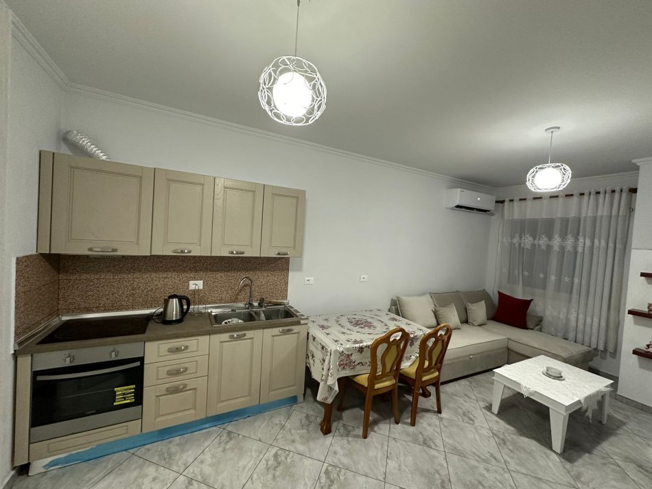 Tirane, jepet me qera apartament 2+1 Kati 2, 75 m² 470 € (Astri)