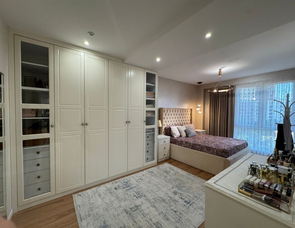 Tirane, shitet apartament 3+1+Ballkon Kati 4, 131 m² 250.000 € (fusha aviacionit)