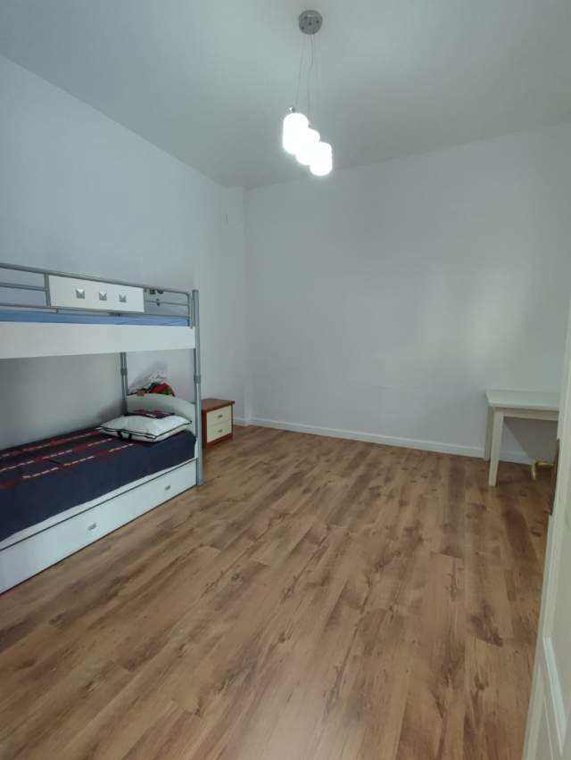 Tirane, jepet me qera Vile Kati 0, 272 m² 1.400 Euro (Qemal Stafa)