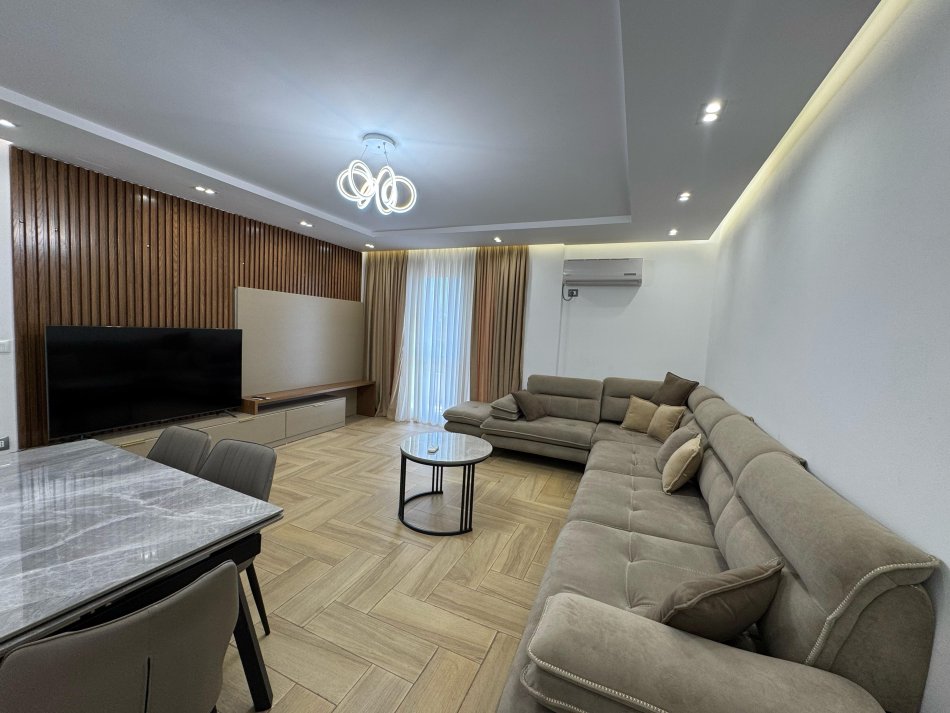 Tirane, jepet me qera apartament 2+1 Kati 4, 110 m² 900 € (tek mozaiku i tiranes)