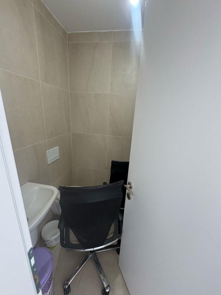 Tirane, jepet me qera dyqan Kati 0, 35 m² 350 € (komuna e parisit)