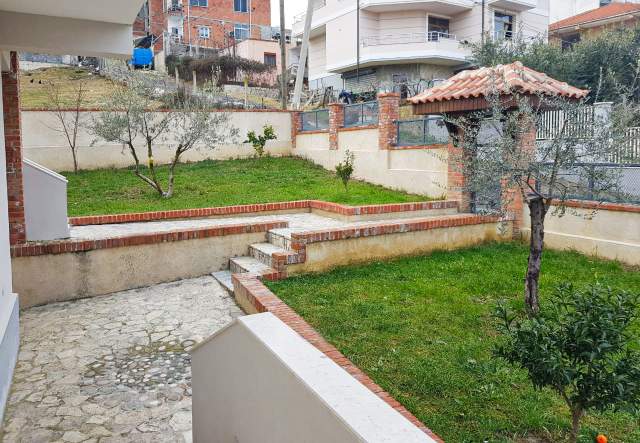 Tirane, shitet Vile 5.500 m² 850.000 Euro