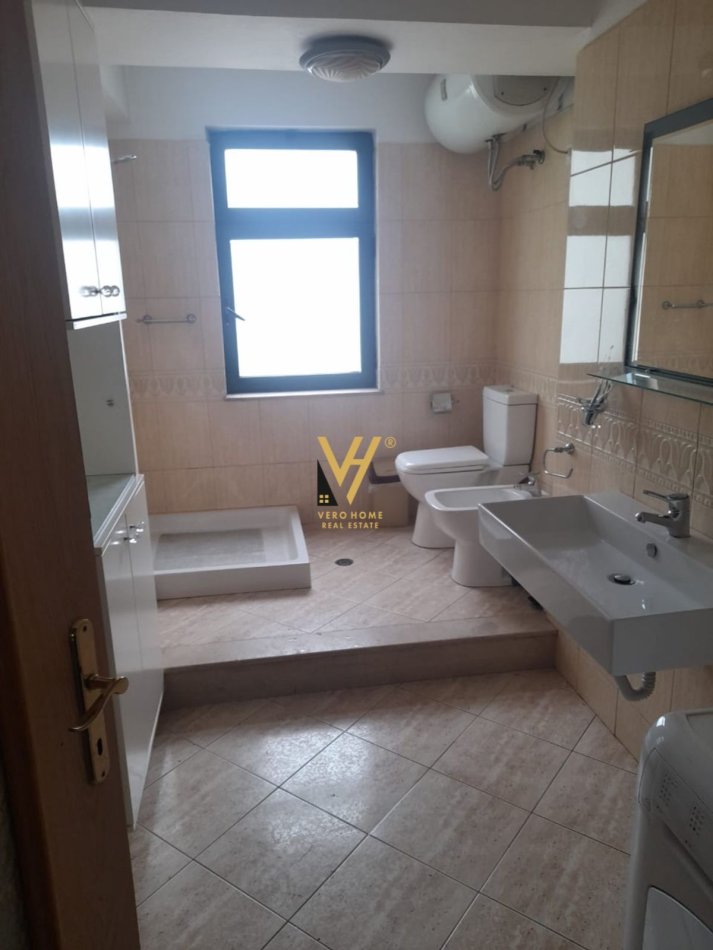 Tirane, jepet me qera apartament 3+1+Ballkon Kati 6, 110 m² 700 € (VASIL SHANTO)