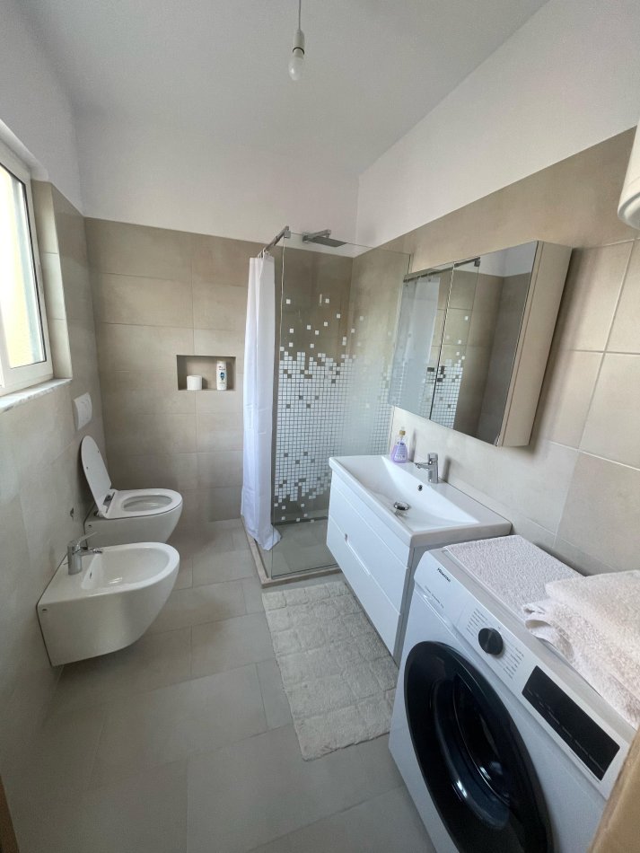 Tirane, jepet me qera apartament 1+1+Ballkon Kati 7, 60 m² 550 € (Bulevardi Gjergj Fishta)