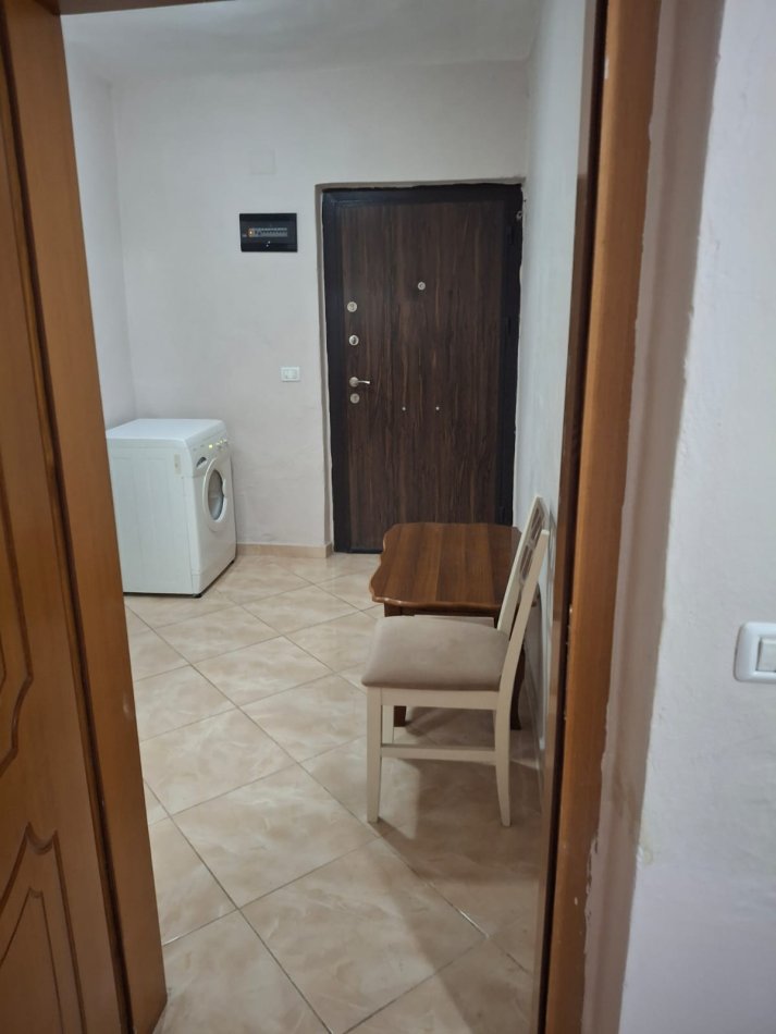 Tirane, jepet me qera apartament 1+1+Ballkon Kati 1, 60 m² 400 € (Medreseja)