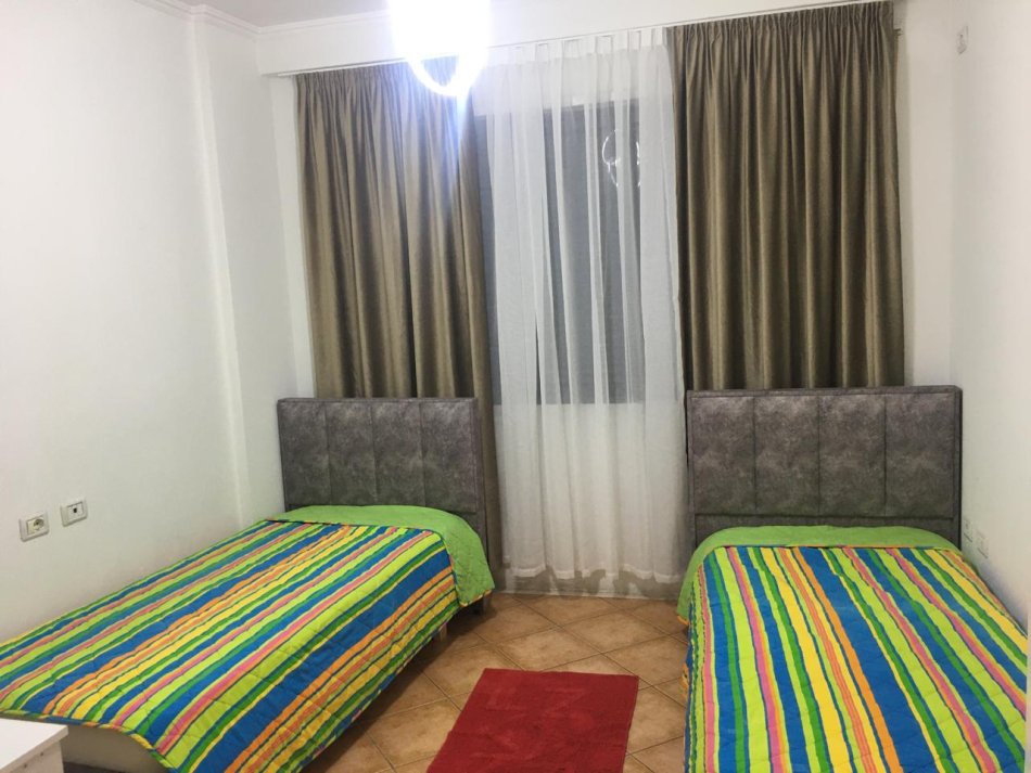Tirane, jepet me qera apartament 2+1 Kati 1, 105 m² 500 € (Fresk)