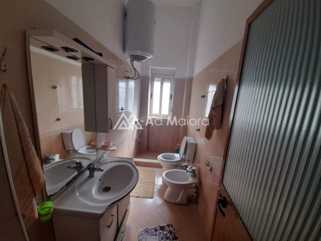 Durres, jepet me qera apartament 2+1 Kati 2, 100 m² 300 Euro (lagjja 5 durres)
