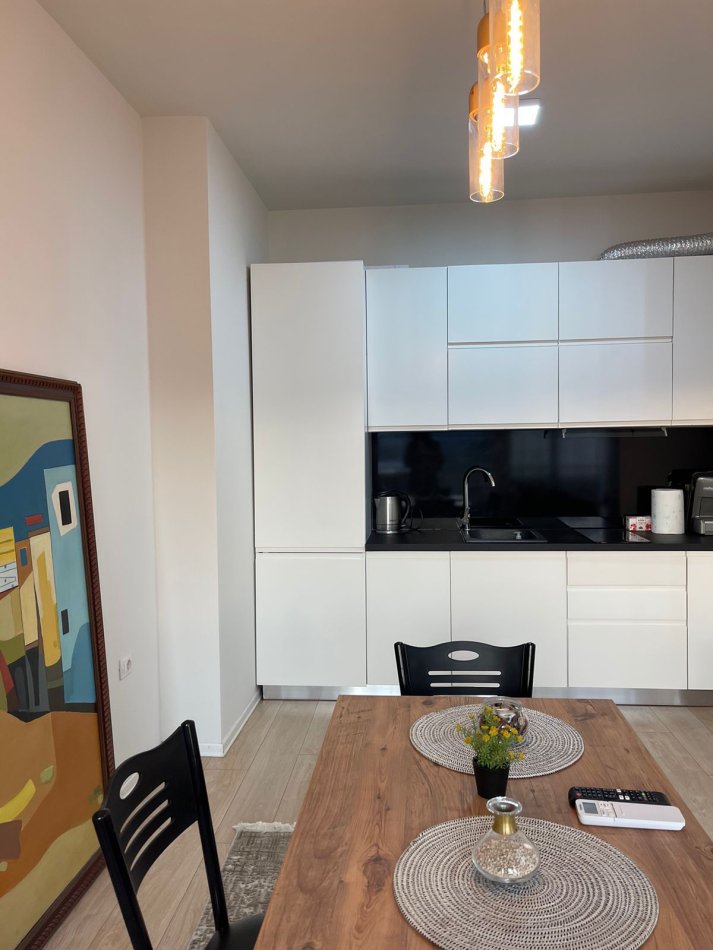 Tirane, jepet me qera apartament 2+1 Kati 4, 120 m² 1.300 € (Rruga e kosovareve)