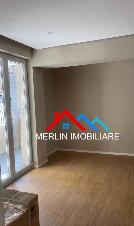 Tirane, jepet me qera 2+1 Kati 2, 95 m² 950 € (Rruga e Kavajes)