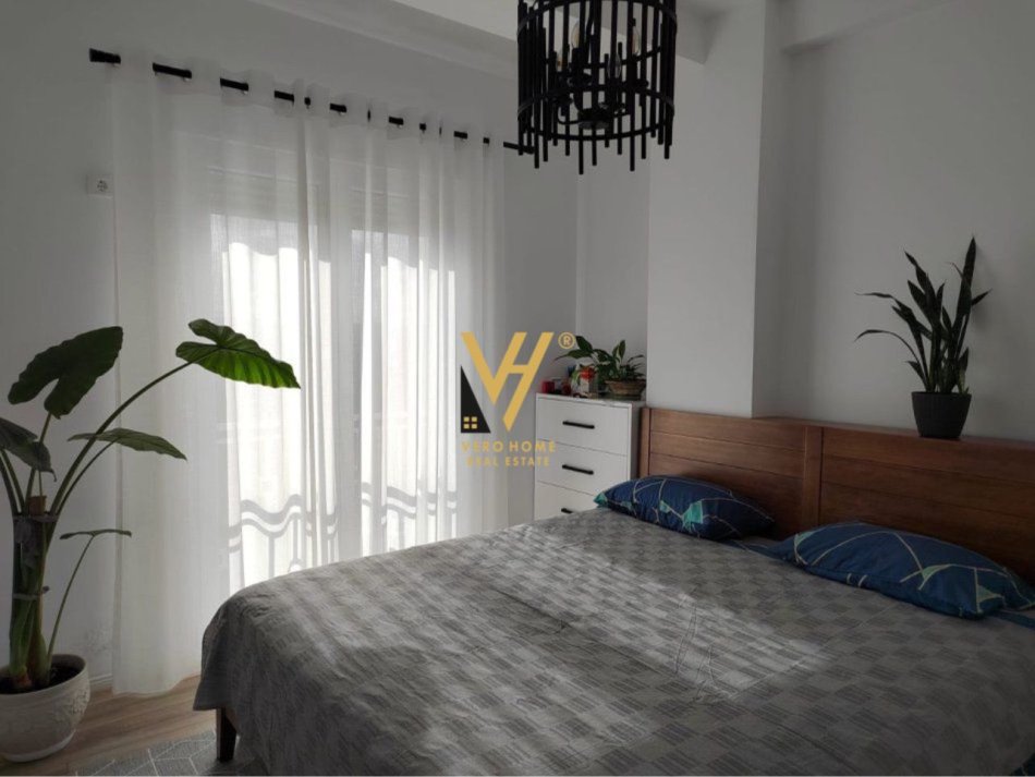 Tirane, shitet apartament 2+1+Ballkon Kati 2, 74 m² 120.000 € (FRESK)