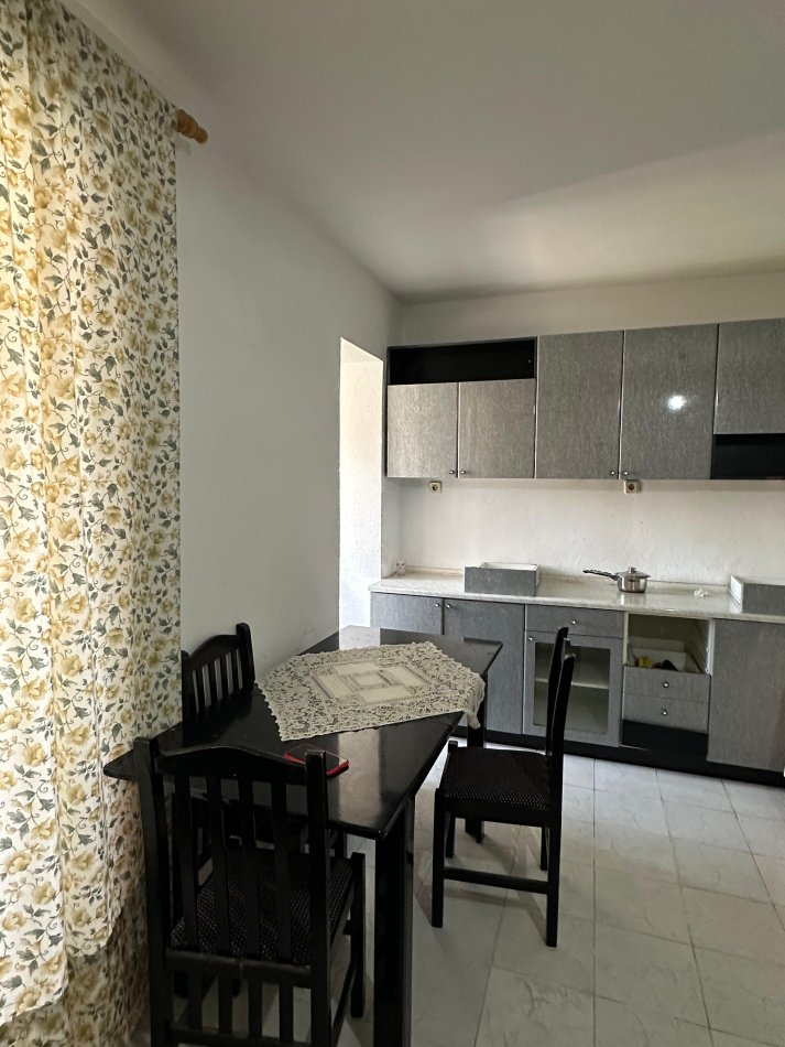 Tirane, jepet me qera apartament 2+1+Ballkon Kati 5, 75 m² 400 € (Rr. Idriz Dollaku)