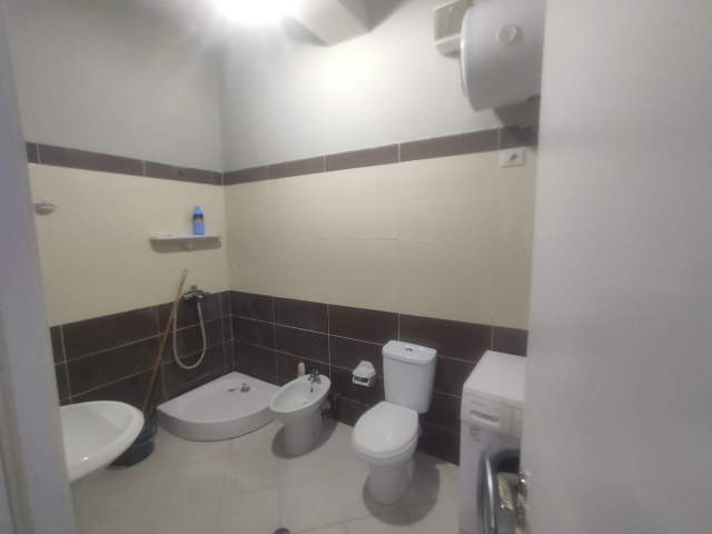 Tirane, jepet me qera apartament 2+1 Kati 1, 90 m² 450 Euro (Kodra e Diellit (Kompleksi Nova))