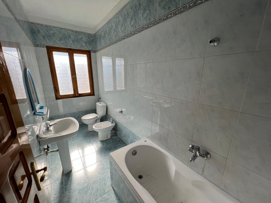 Tirane, jepet me qera Vile 4+1+Aneks+Ballkon Kati 1, 300 m² 2.300 € (allias)