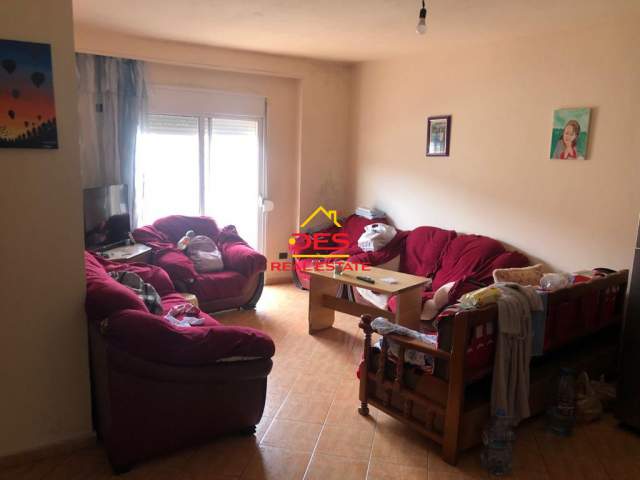 Vlore, shitet apartament 1+1+BLK Kati 3, 75 m² 45.000 Euro (Rruga Ali Demi)