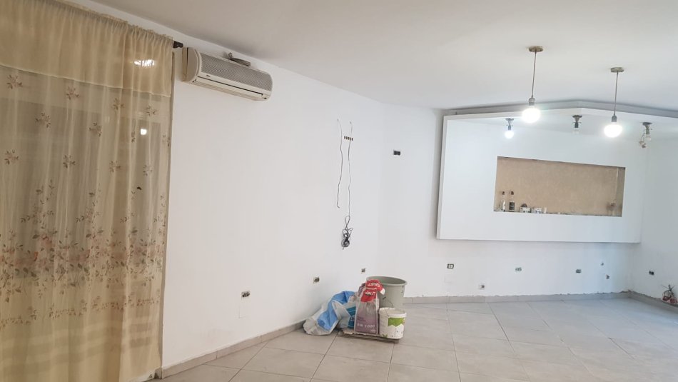 Tirane, jepet me qera ambjent biznesi Kati 0, 61 m² 600 € (rruga e durresit)