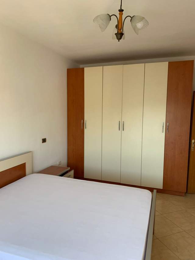 Tirane, jepet me qera apartament 2+1 Kati 5, 110 m² 40.000 Leke (Tregu Elektrik ,Rruga Sali Nivica)