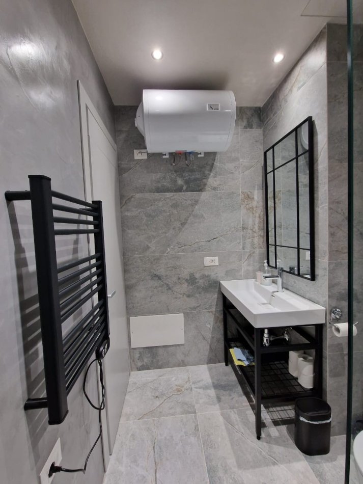 Tirane, jap me qera apartament 1+1 Kati 2, 65 m² 700 € (Kopeshti Zoologjik)