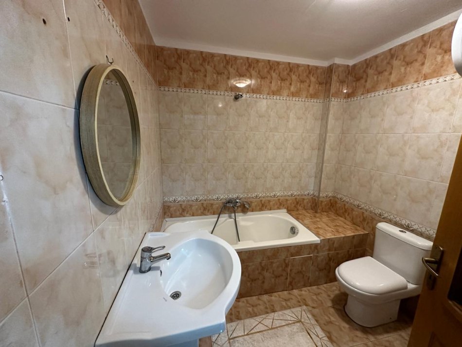 Tirane, jepet me qera apartament 2+1 Kati 5, 100 m² 800 € (Toptani Shoping Center)