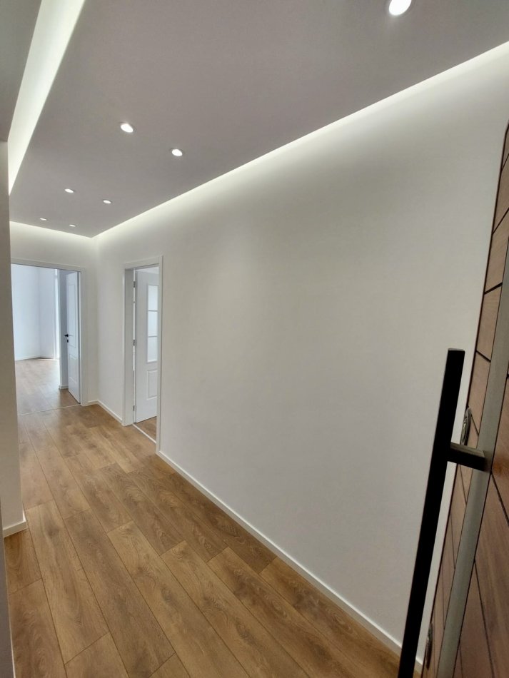 Shitet Apartament 2+1+2 te Rr, Barrikadave