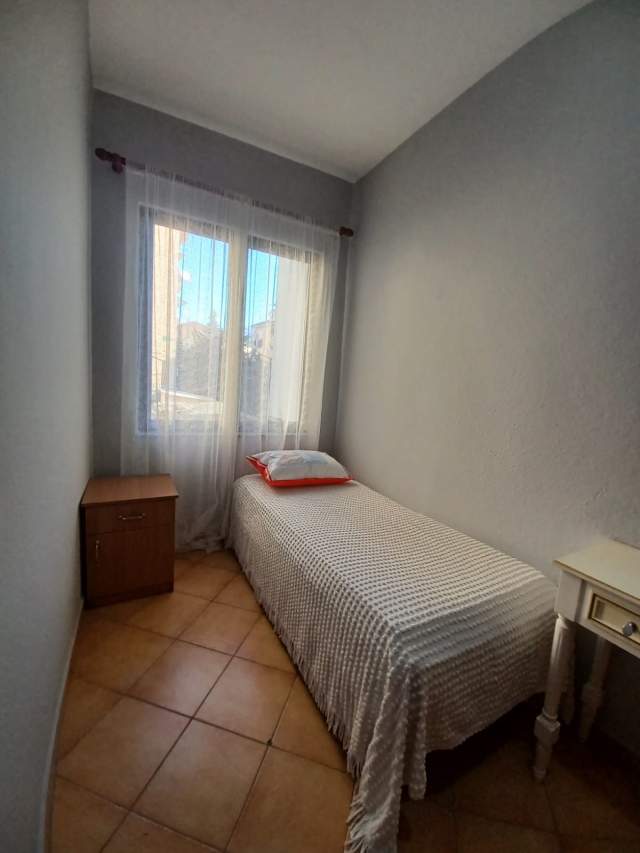 Tirane, jepet me qera apartament 2+1 Kati 2, 100 m² 500 Euro (Medreseja)