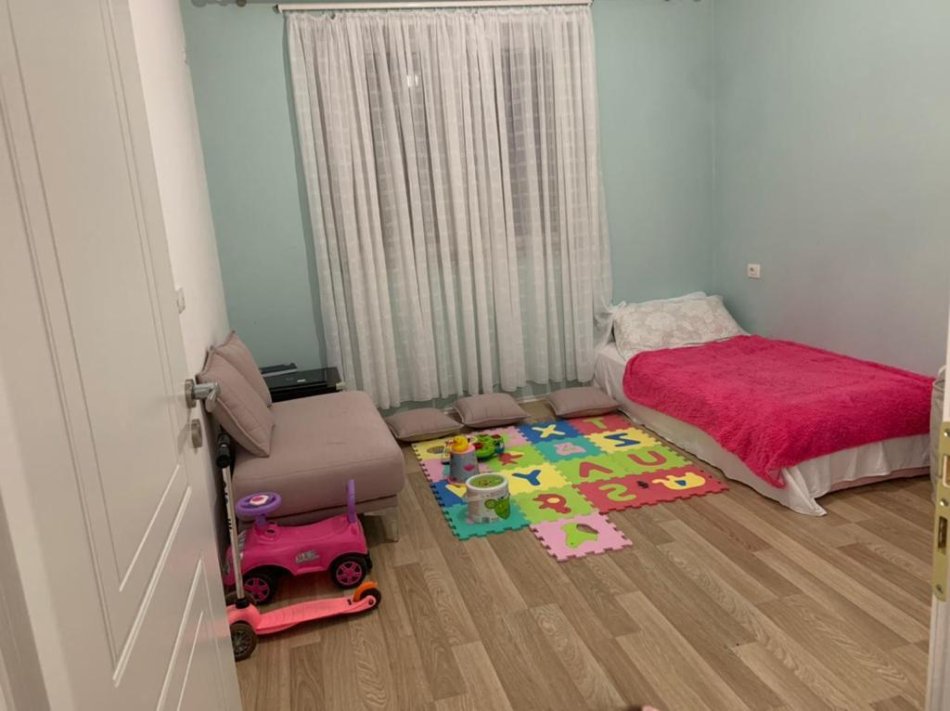 Tirane, jepet me qera apartament 2+1+Ballkon Kati 5, 90 m² 450 € (Astir , Rruga Loni Ligori)