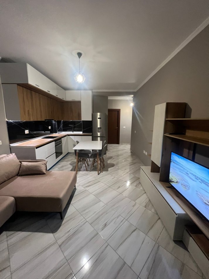 Tirane, jepet me qera apartament 2+1 Kati 8, 80 m² 398 € (Bathore)