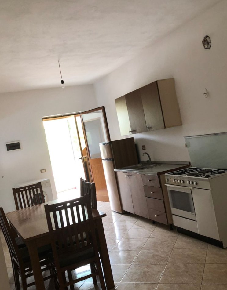 Tirane, jepet me qera apartament 1+1+Ballkon , 80 m² 280 € (shkoze)