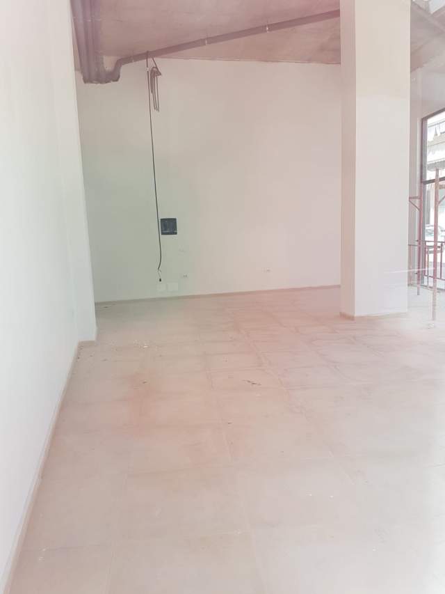 Tirane, jepet me qera ambjent biznesi Kati 0, 100 m² 1.000 Euro (Rr.Robert Shvarc)