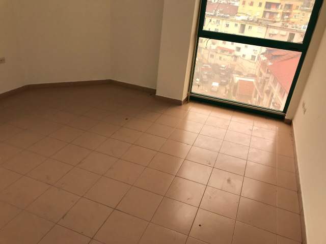 Tirane, jepet me qera ambjent biznesi 165 m² 800 Euro