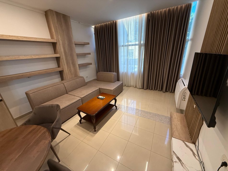 Tirane, jepet me qera apartament 1+1 Kati 1, 60 m² 500 € (rruga ferit xhajko)