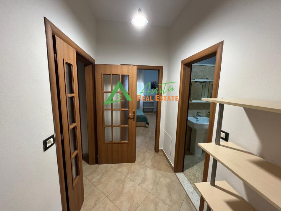Tirane, jepet me qera apartament 2+1+Ballkon Kati 4, 118 m² (Rruga 5 Maji)