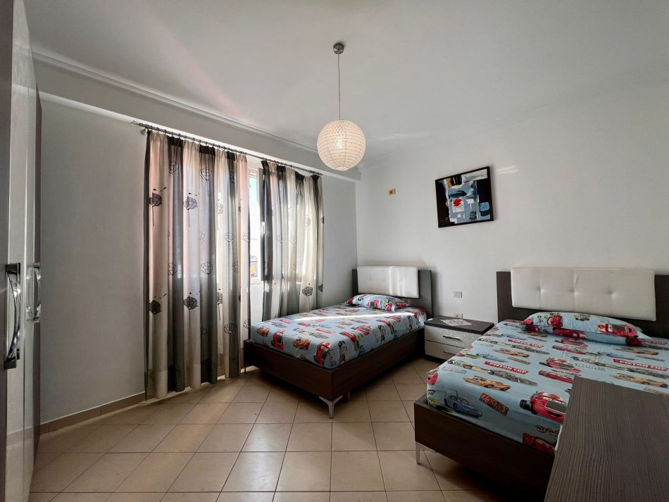 Tirane, jepet me qera apartament 2+1+Ballkon Kati 1, 113 m² 550 € (ali dem)