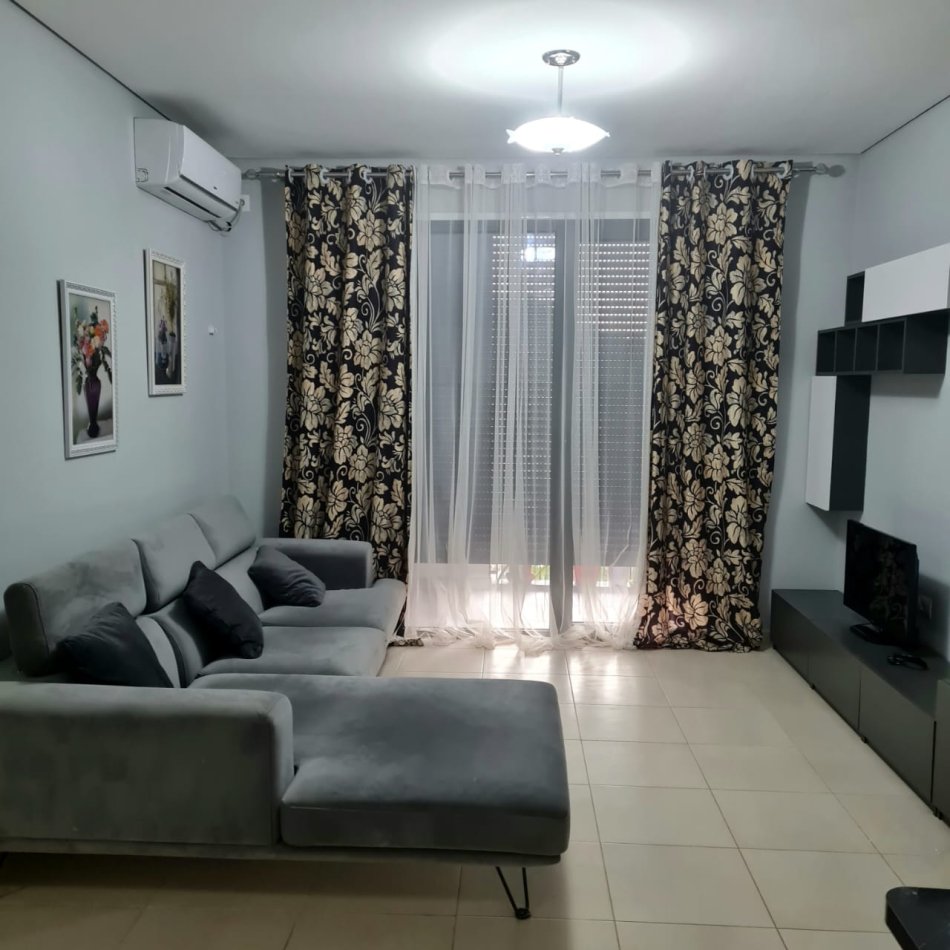 Tirane, jepet me qera apartament 1+1 Kati 4, 70 m² 500 € (rruga e kavajes)