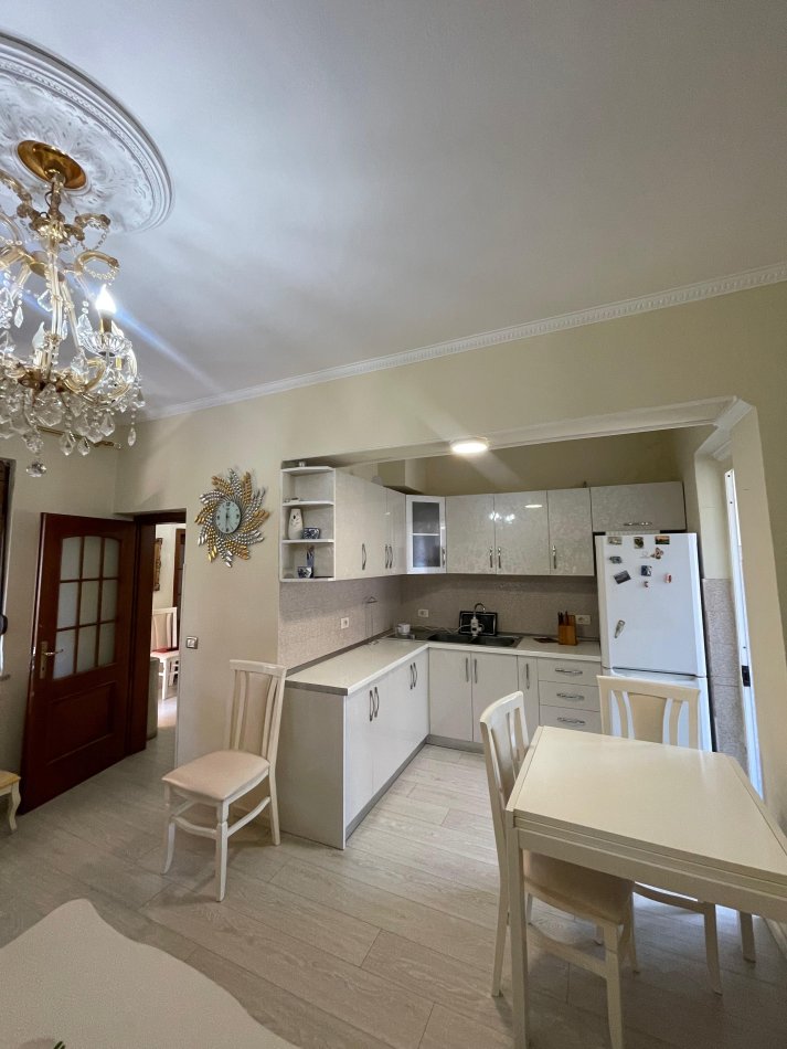 Durres, jepet me qera apartament 2+1+Ballkon Kati 2, 450 €