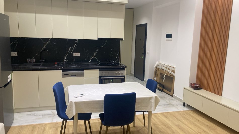 Tirane, jepet me qera apartament 1+1+Ballkon Kati 9, 70 m² 550 € (Rr. Teodor Keko, Astir)