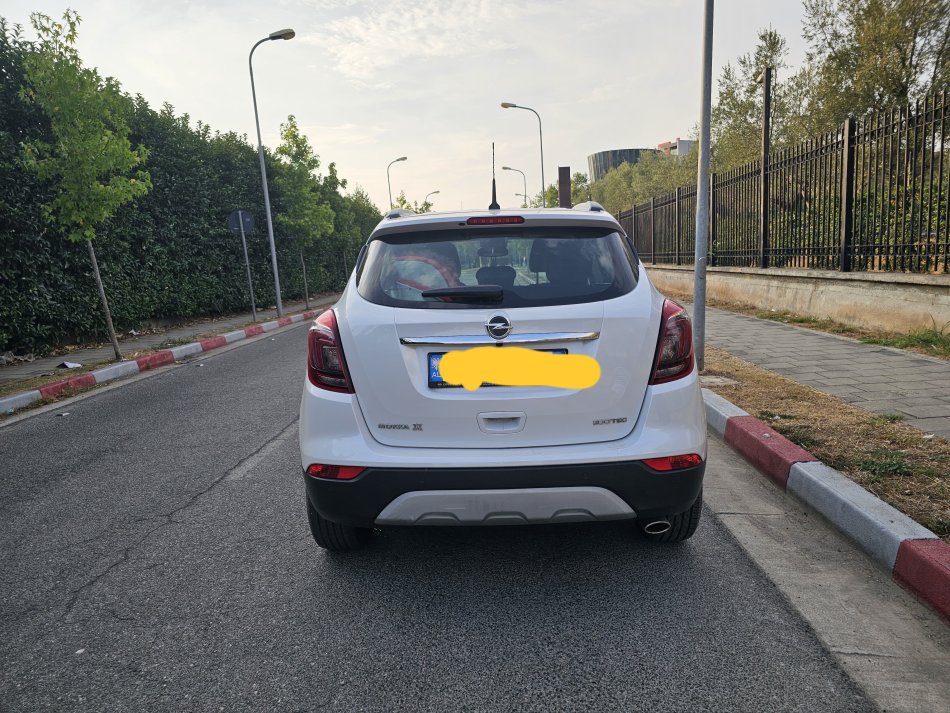 Tirane, shes SUV | Fuoristrad | Xhip OPEL MOKKA 1.6 BENZIN+GAZ FULL OPTION Benzin+Gaz, e bardhë manuale Klima 92.820 km