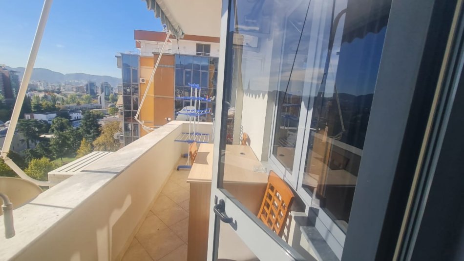 Tirane, jepet me qera apartament 2+1 Kati 10, 106 m² 1.100 € (Qender, Perballe Parlamentit)