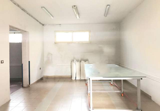 Tirane, shitet magazine 220 m² 240.000 Euro
