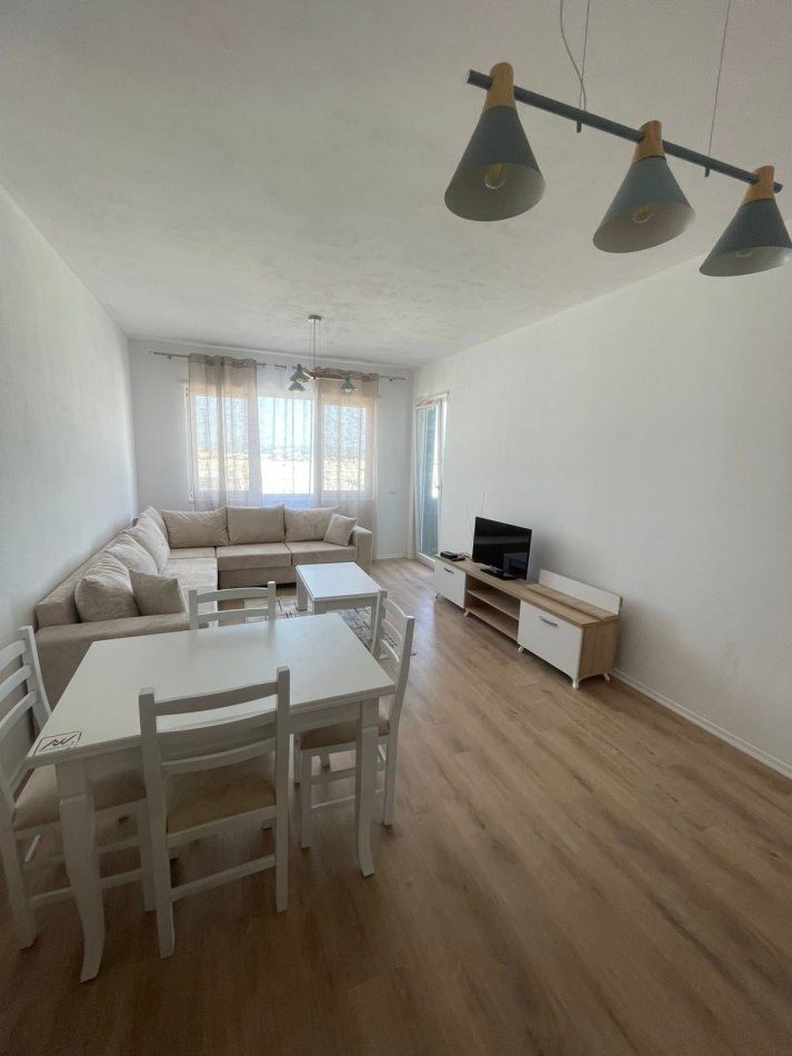 Tirane, jepet me qera apartament 2+1+Ballkon Kati 4, 97 m² 500 € (Univers City I sapomobiluar + Post Parkimi)
